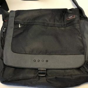Tumi Black Messenger Bag 5112D Laptop Briefcase